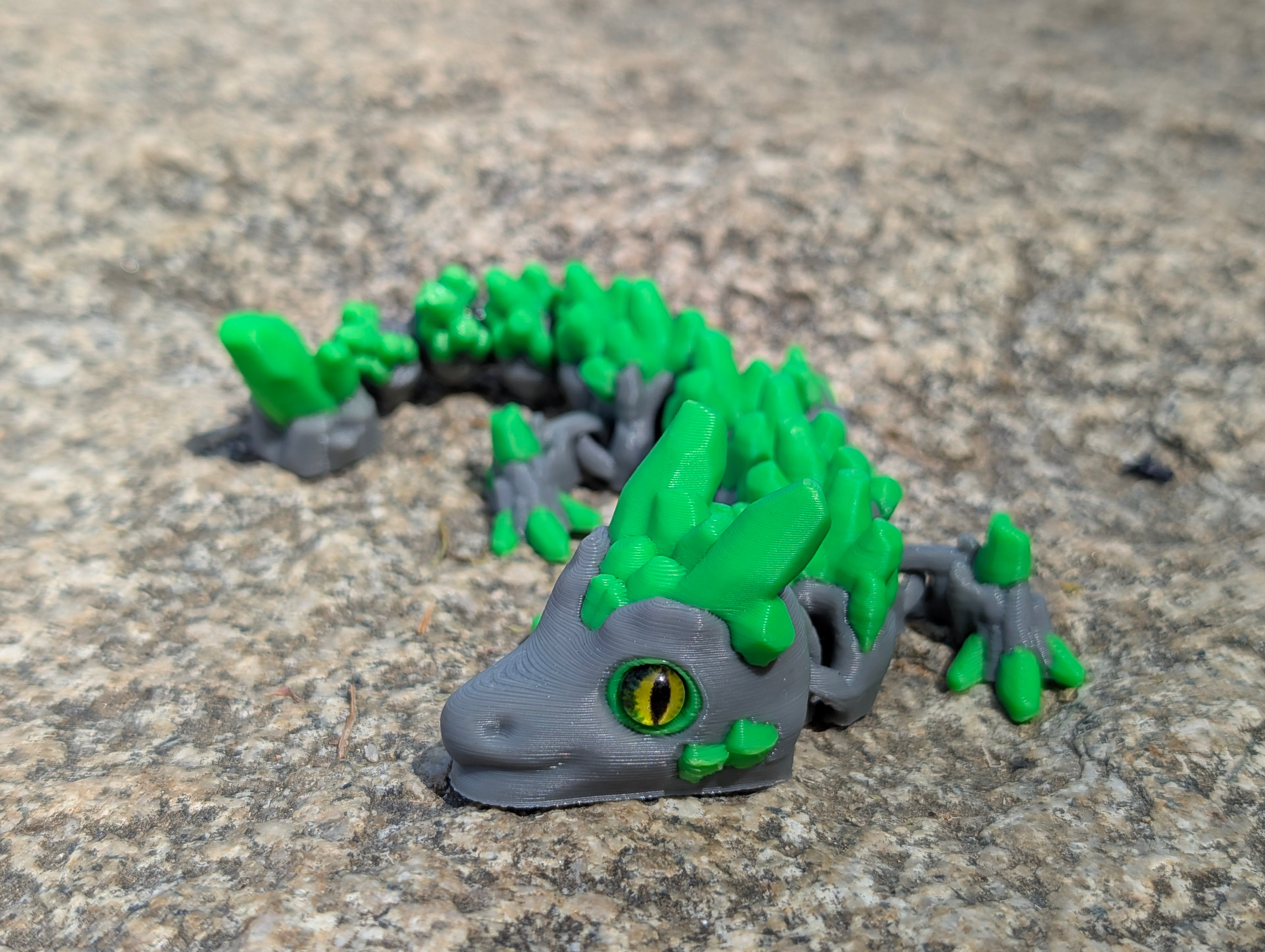 Dragón de piedra Pequeño Articulado ZINKOO – Figura de Fantasía para Regalar y Coleccionar