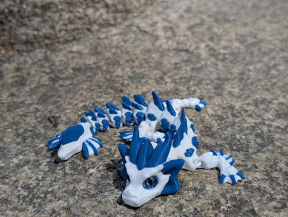 Bebé Dragón de Cristal Articulado – Mini Figura Impresa en 3D