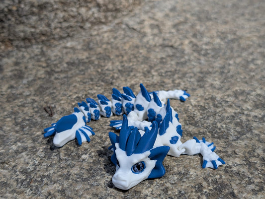 Bebé Dragón de Cristal Articulado – Mini Figura Impresa en 3D